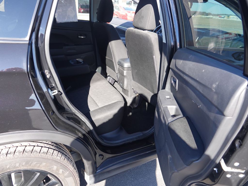 2022 Mitsubishi Outlander Image 26