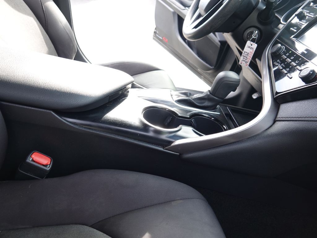 2020 Toyota Camry Image 32