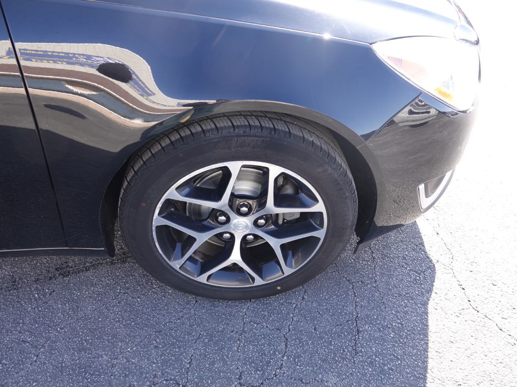 2017 Buick Regal Image 9