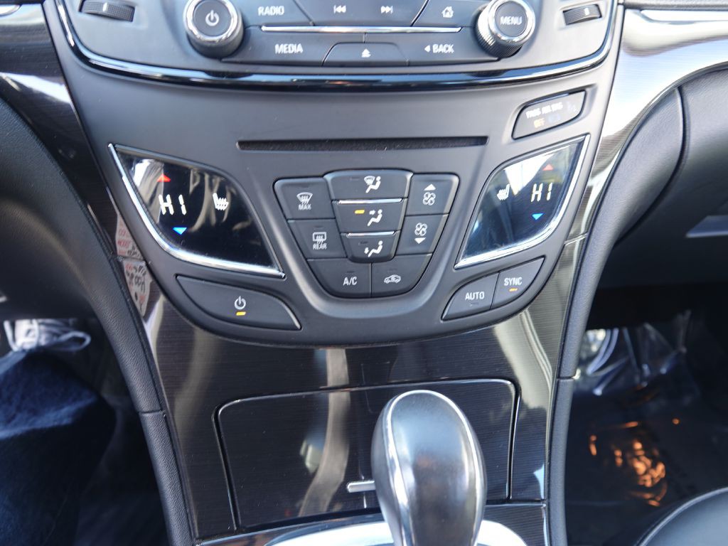 2017 Buick Regal Image 21