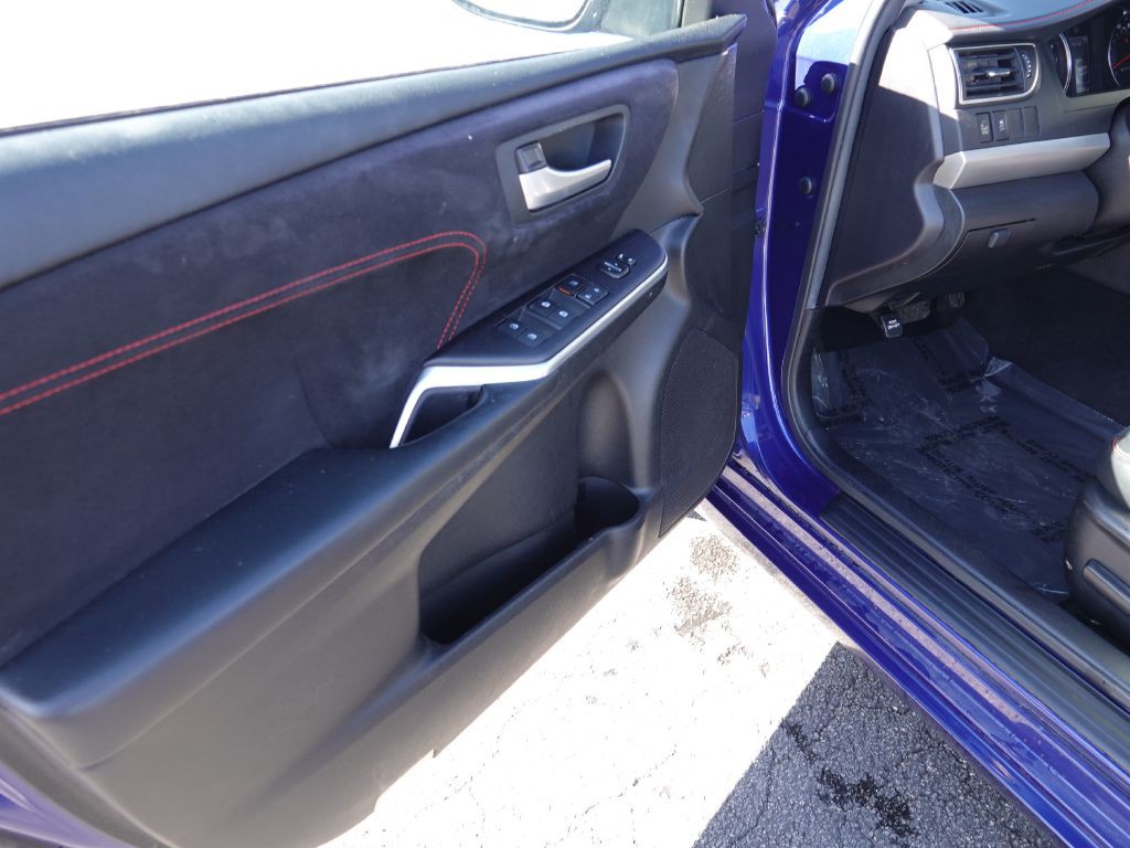 2015 Toyota Camry Image 6