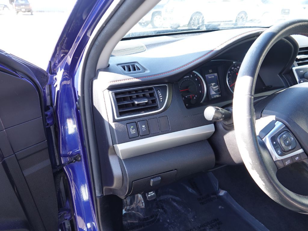 2015 Toyota Camry Image 9