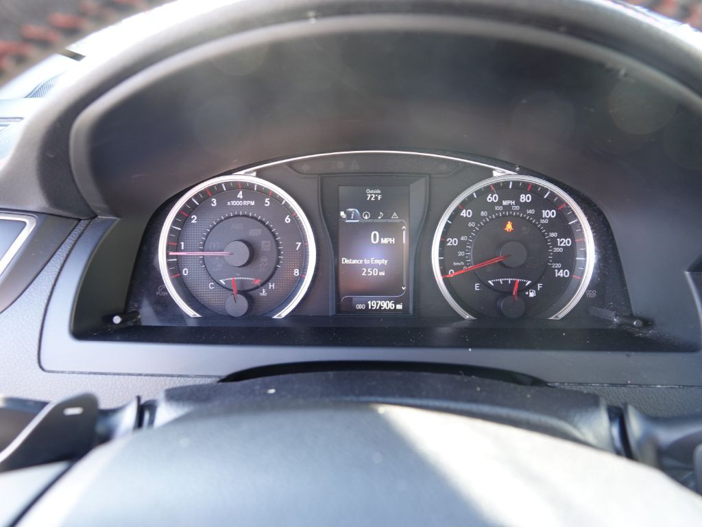 2015 Toyota Camry Image 12