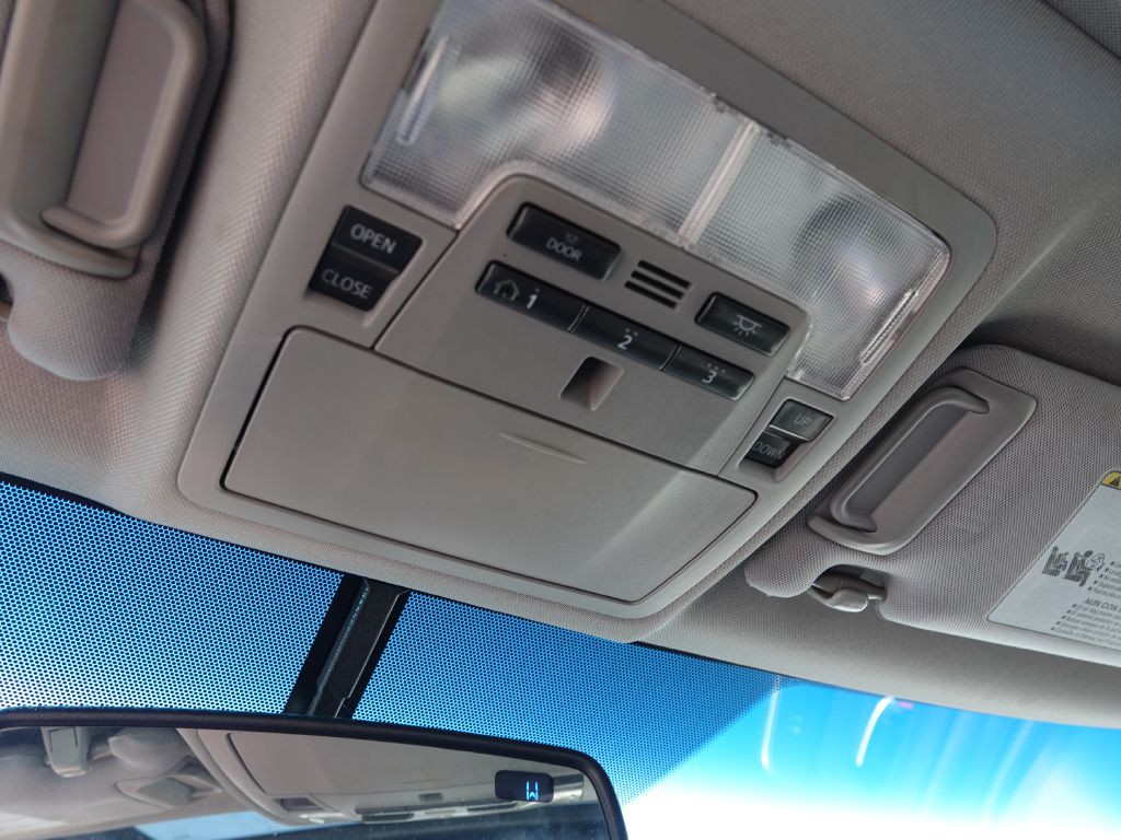 2015 Toyota Camry Image 17