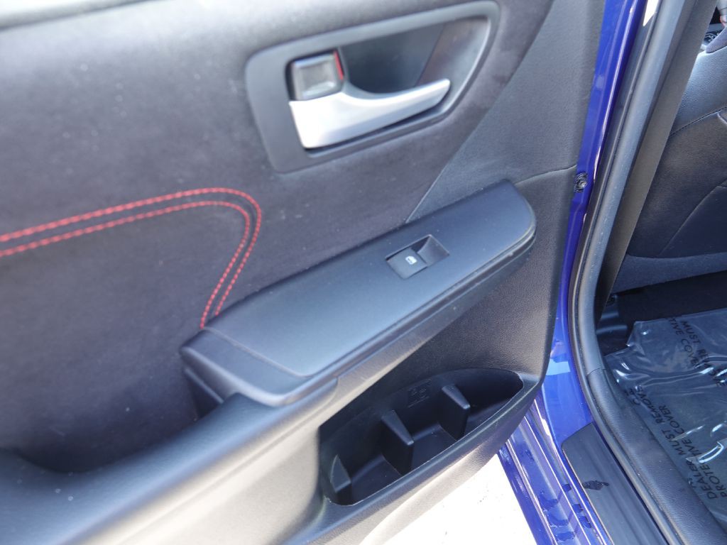 2015 Toyota Camry Image 21