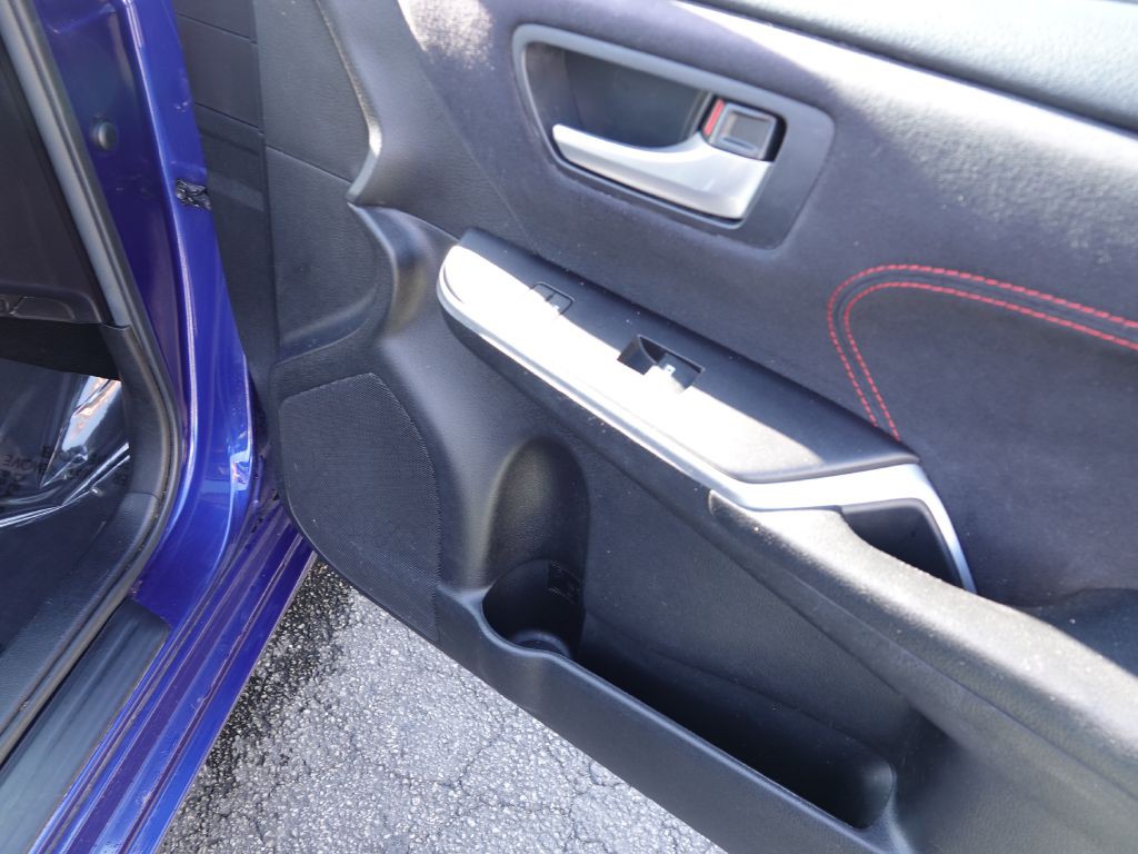 2015 Toyota Camry Image 28