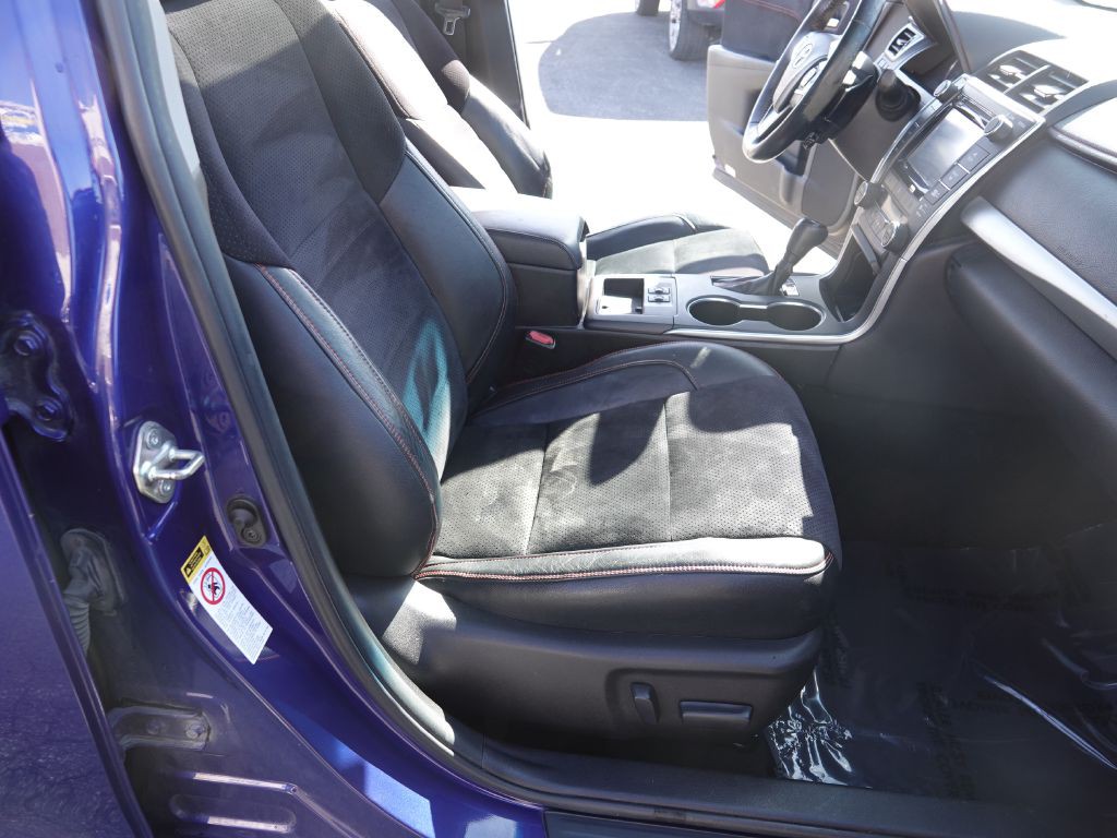 2015 Toyota Camry Image 29