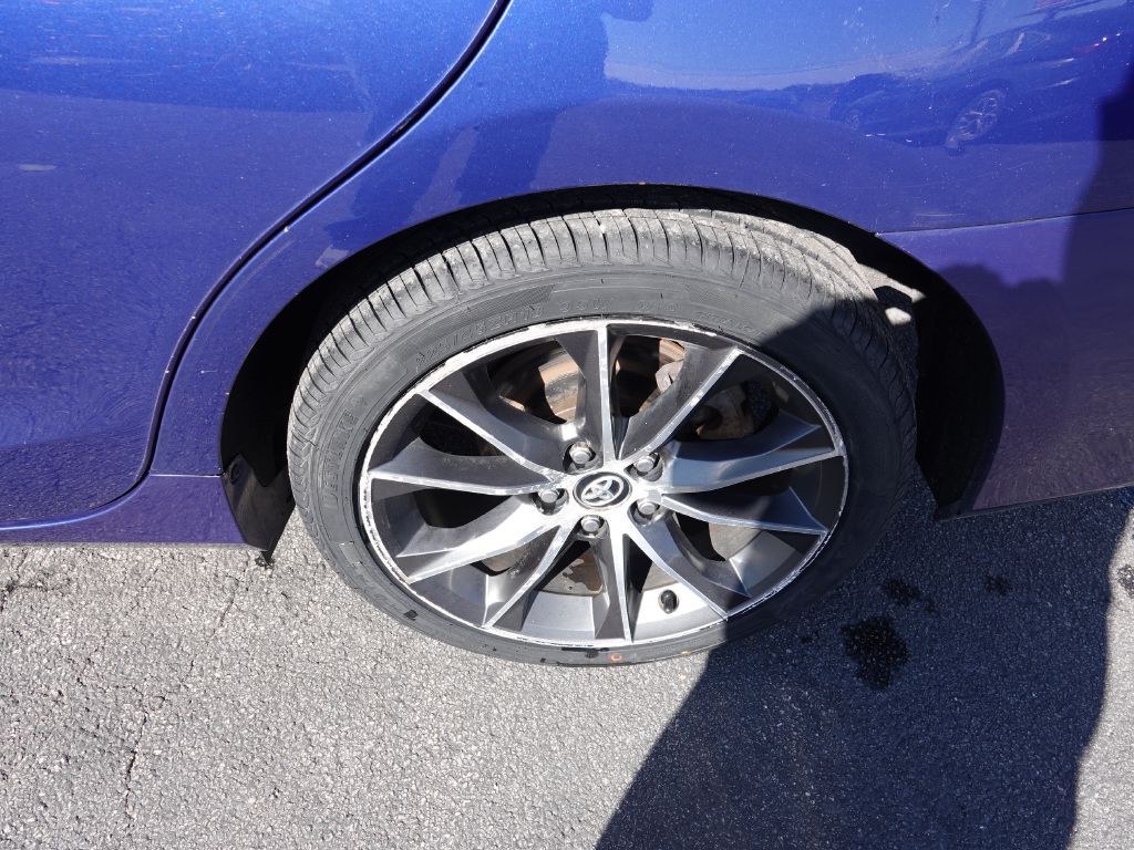 2015 Toyota Camry Image 35