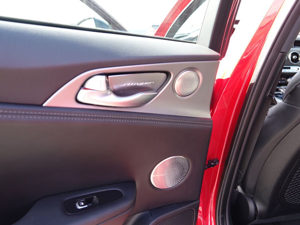 2018 Kia Stinger Image 32