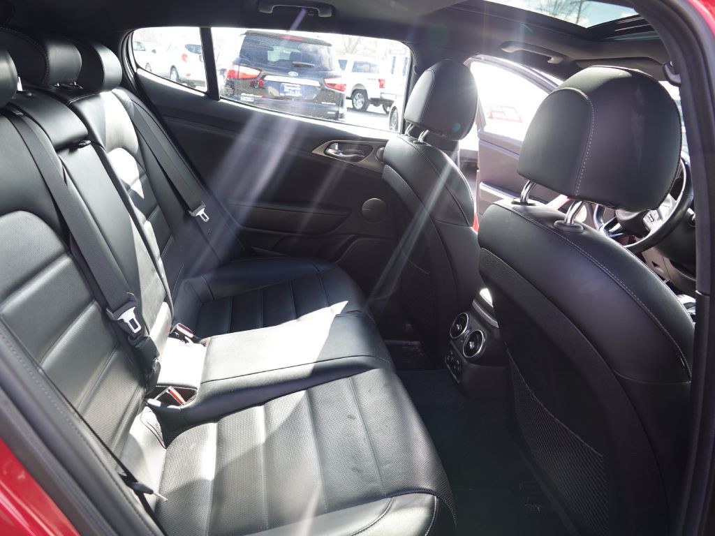 2018 Kia Stinger Image 40
