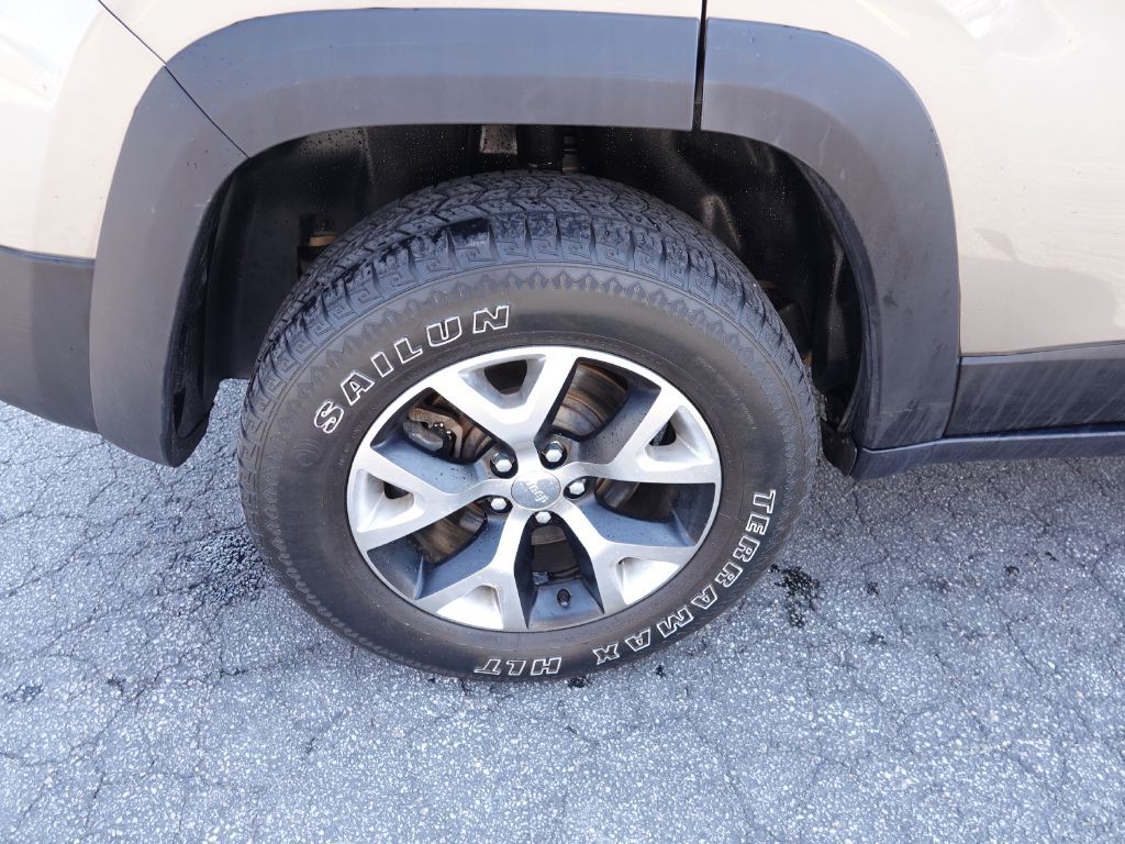 2017 Jeep Cherokee Image 13