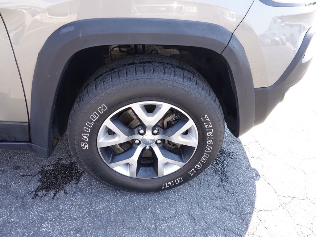 2017 Jeep Cherokee Image 14