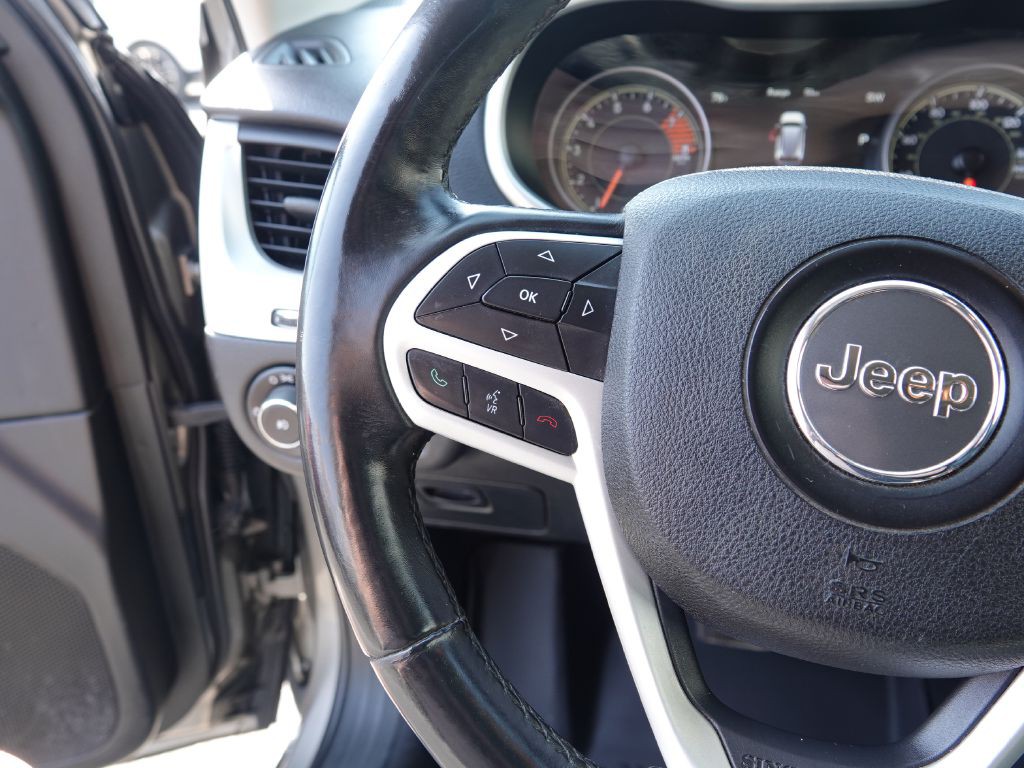 2017 Jeep Cherokee Image 19