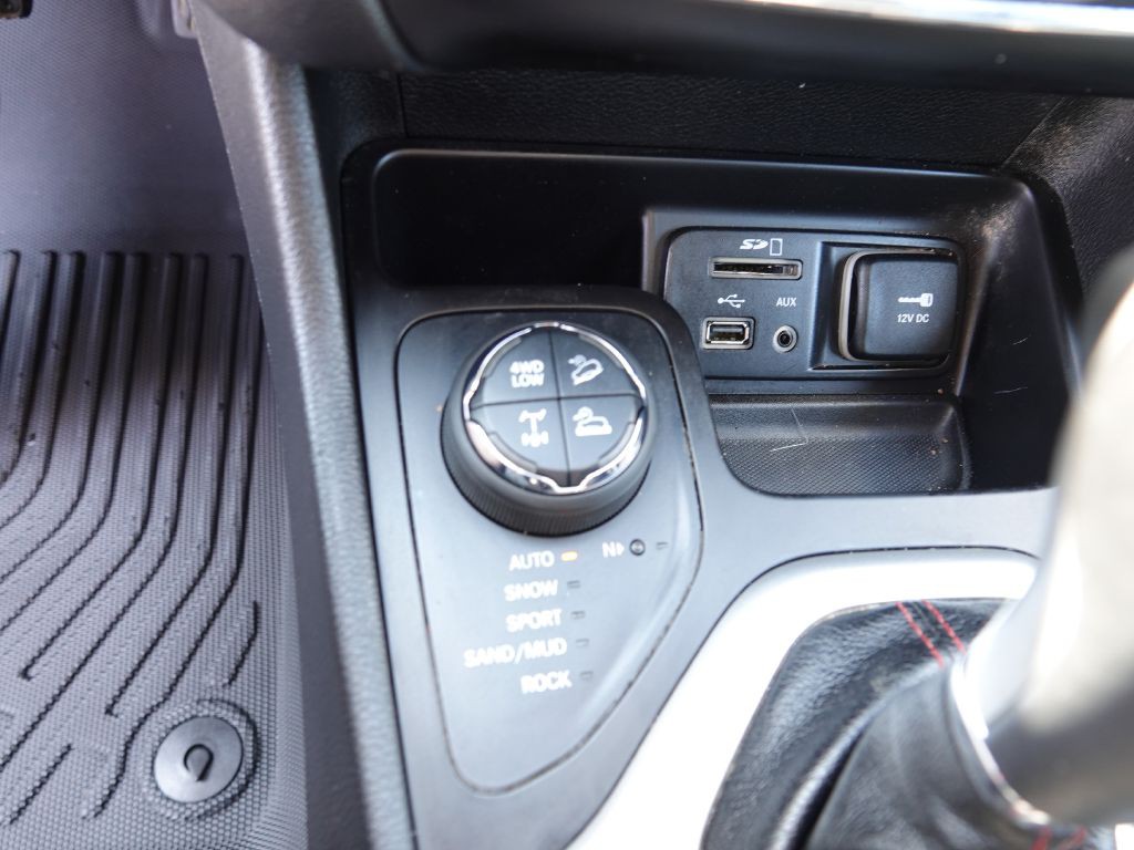 2017 Jeep Cherokee Image 24