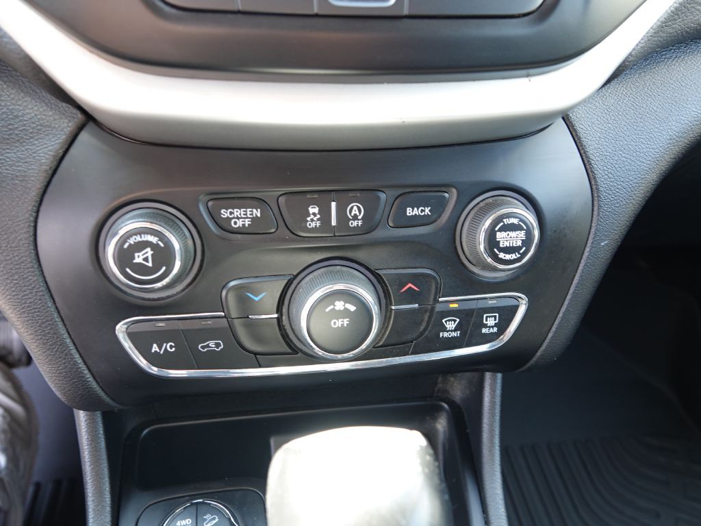 2017 Jeep Cherokee Image 25