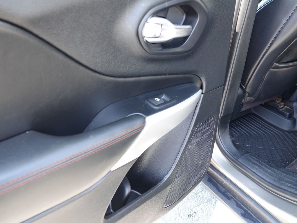 2017 Jeep Cherokee Image 28