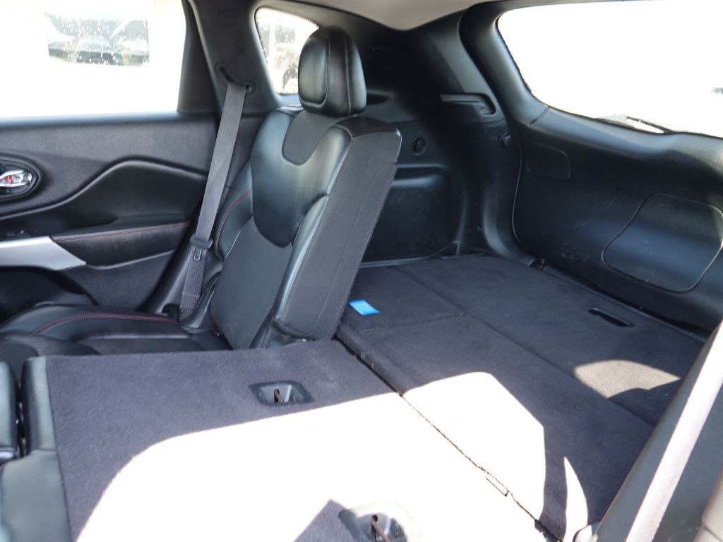 2017 Jeep Cherokee Image 30