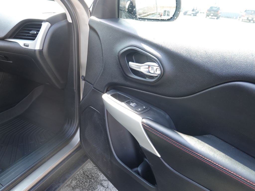 2017 Jeep Cherokee Image 34