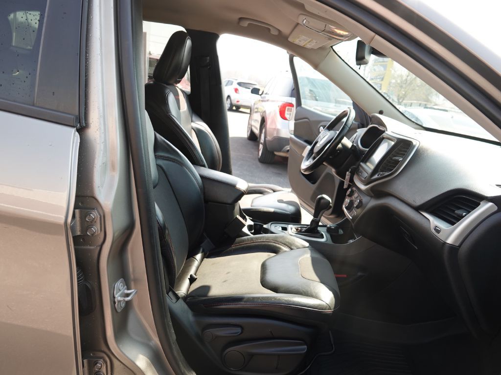 2017 Jeep Cherokee Image 35