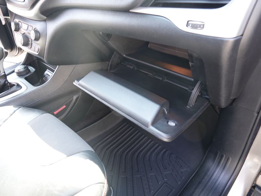 2017 Jeep Cherokee Image 37