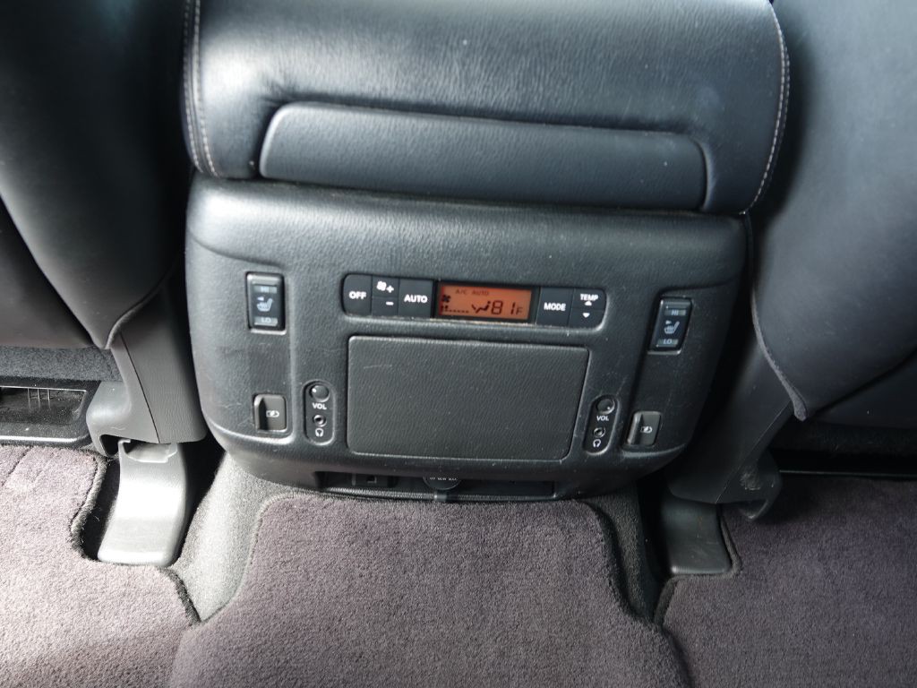 2018 Nissan Armada Image 35