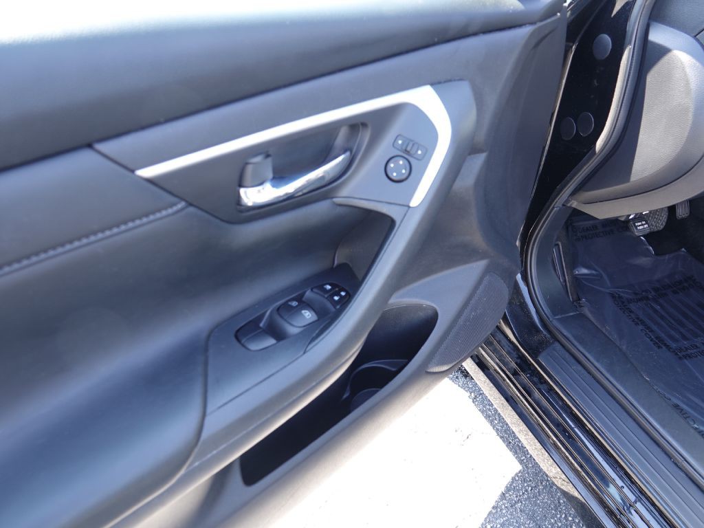 2018 Nissan Altima Image 16