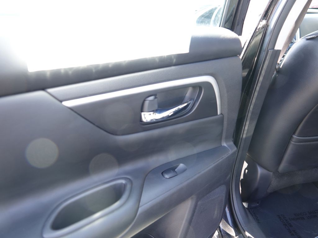 2018 Nissan Altima Image 32