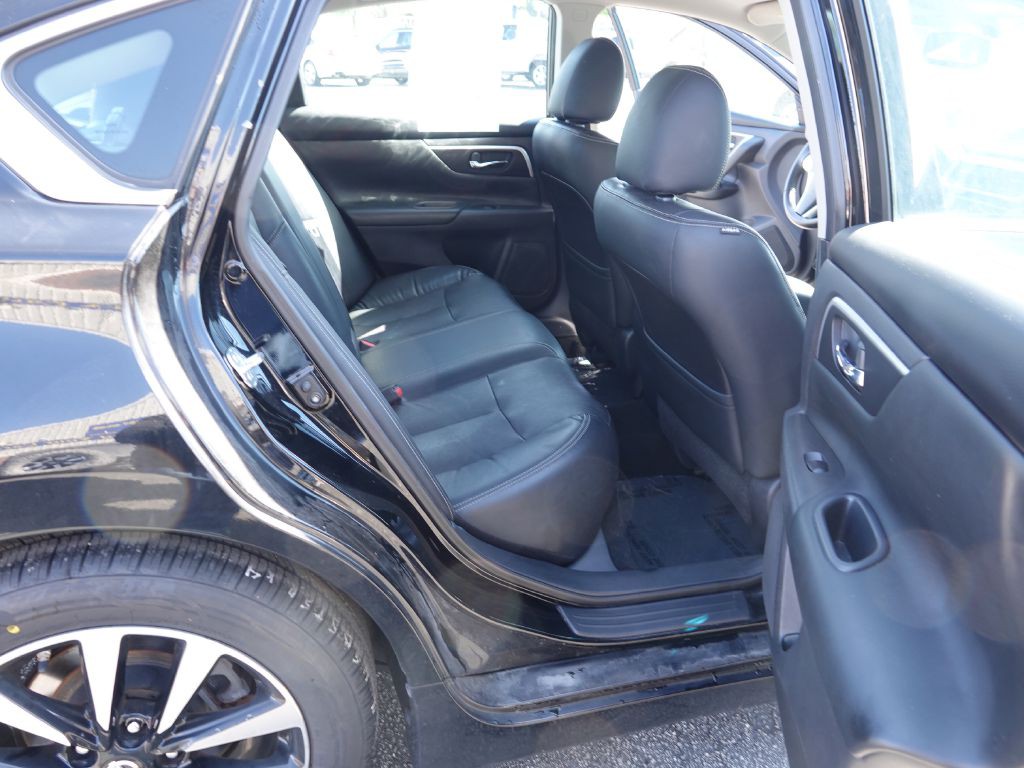 2018 Nissan Altima Image 38