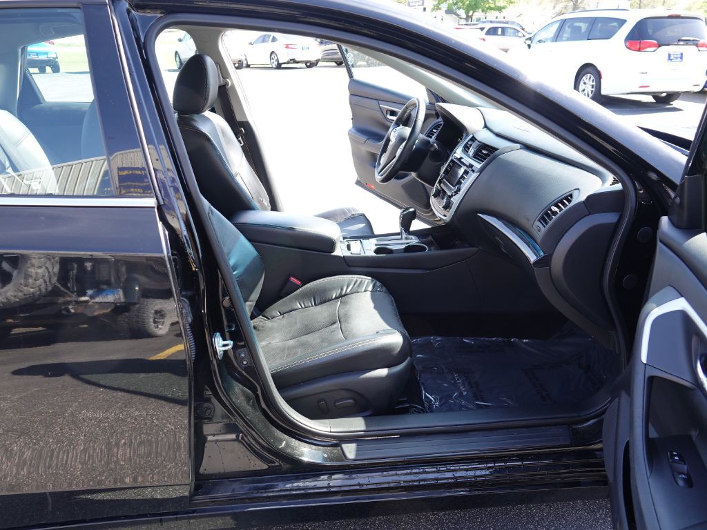 2018 Nissan Altima Image 40
