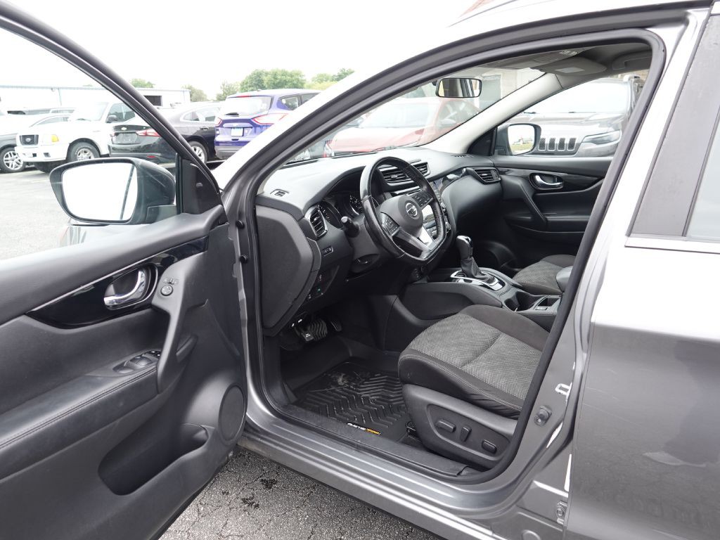 2017 Nissan Rogue Image 16