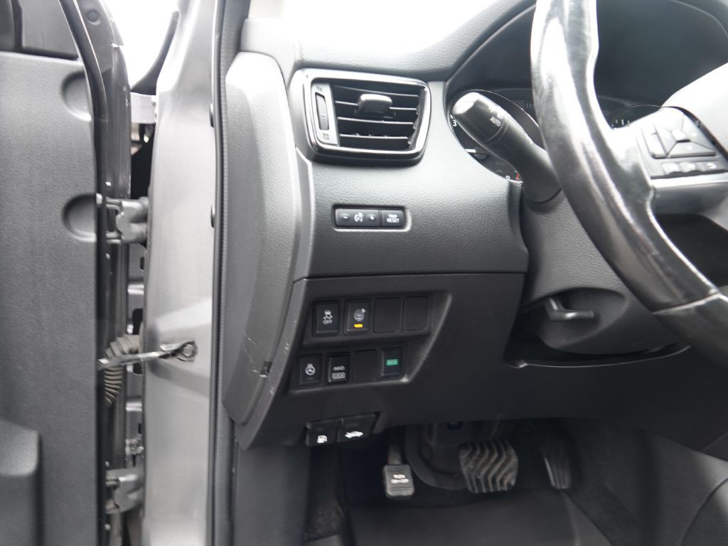 2017 Nissan Rogue Image 19