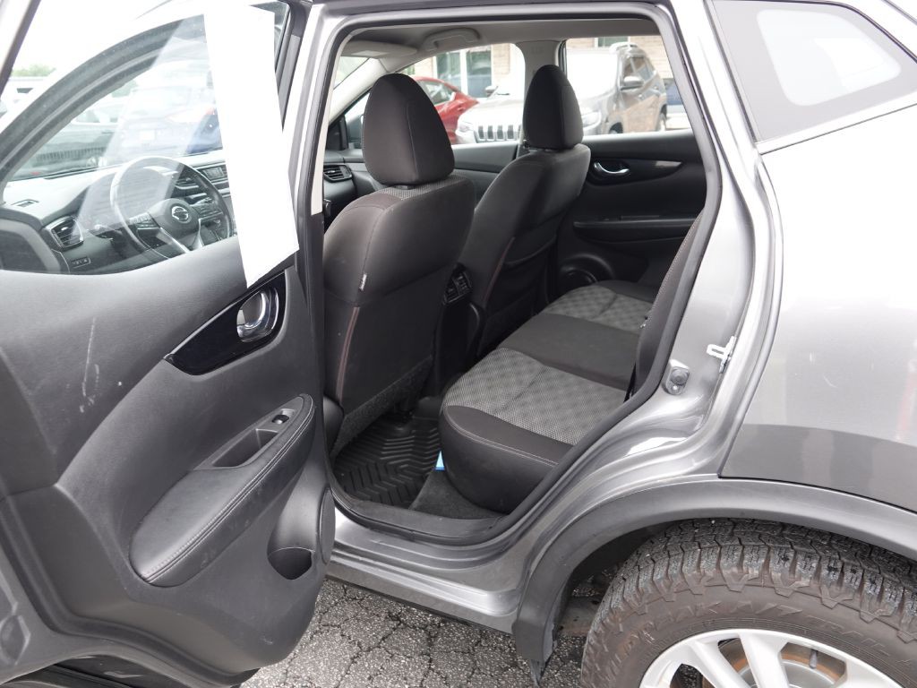 2017 Nissan Rogue Image 28
