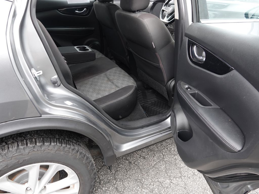 2017 Nissan Rogue Image 32