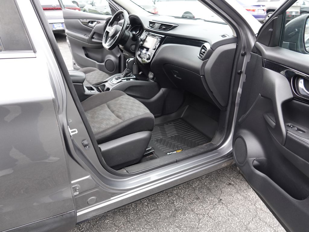 2017 Nissan Rogue Image 34