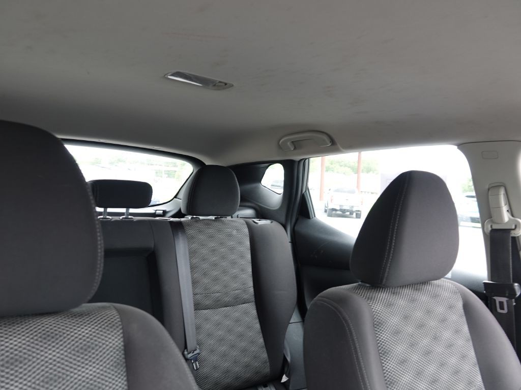 2017 Nissan Rogue Image 36