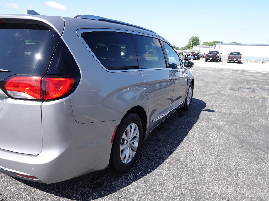 2019 Chrysler Pacifica Image 7