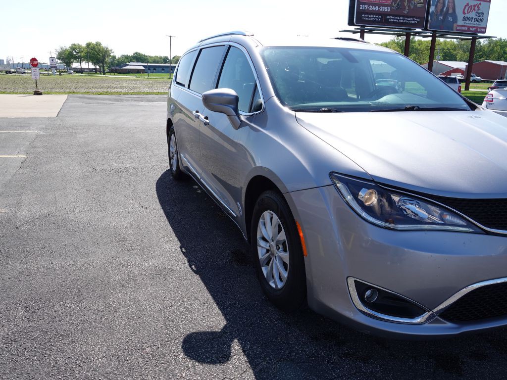 2019 Chrysler Pacifica Image 8