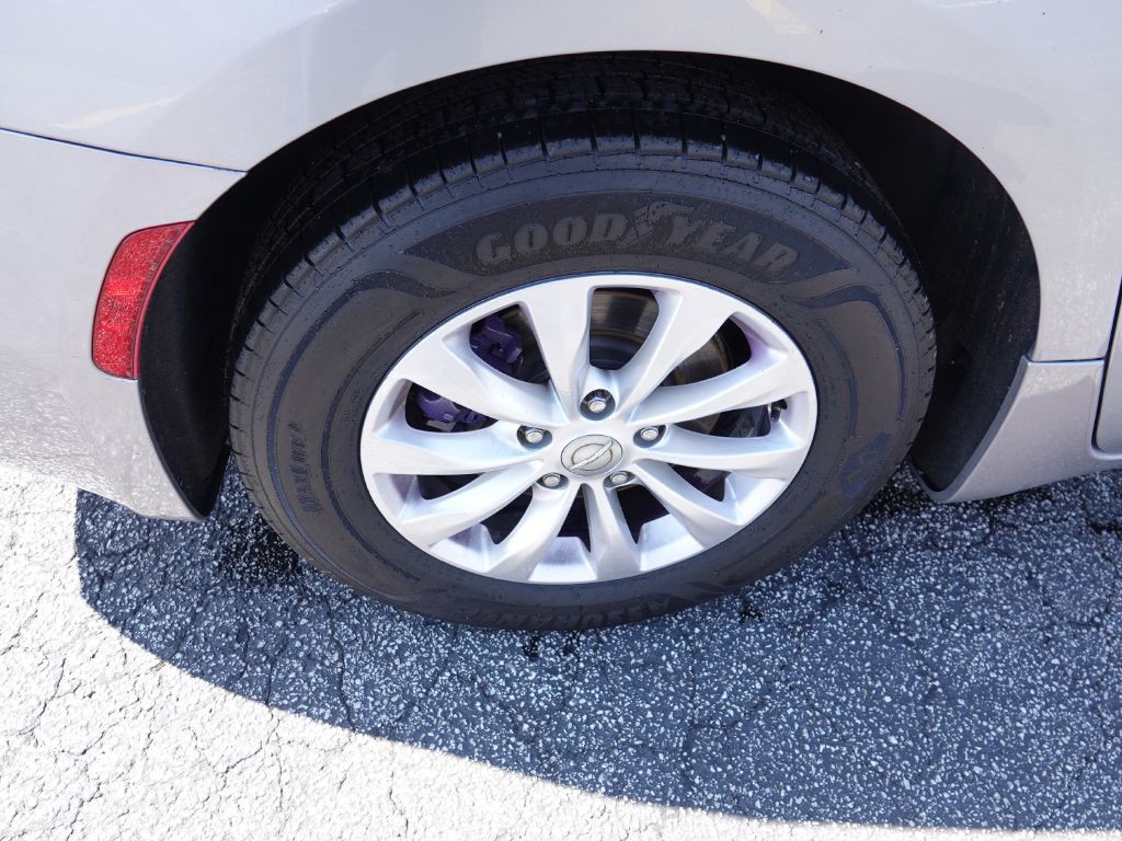 2019 Chrysler Pacifica Image 12