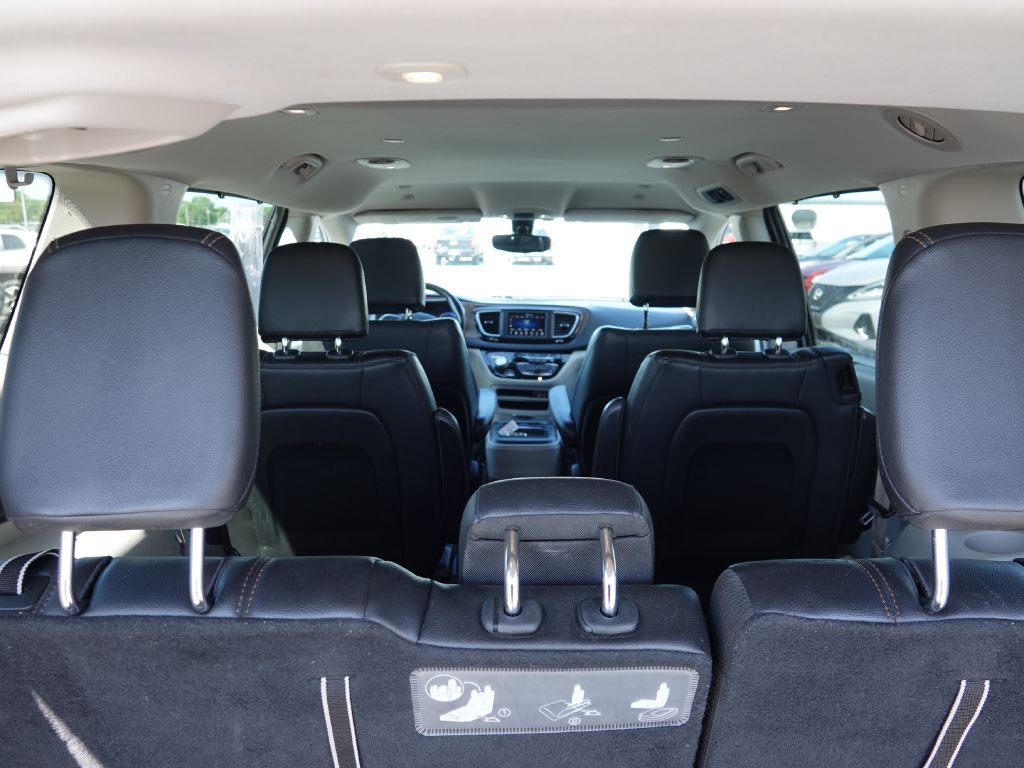 2019 Chrysler Pacifica Image 16