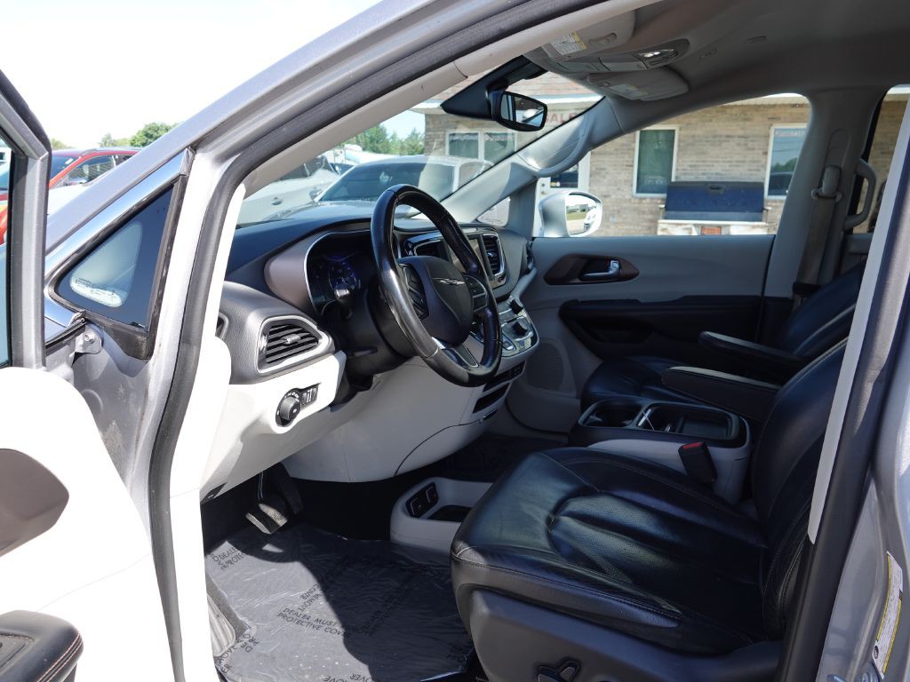 2019 Chrysler Pacifica Image 18