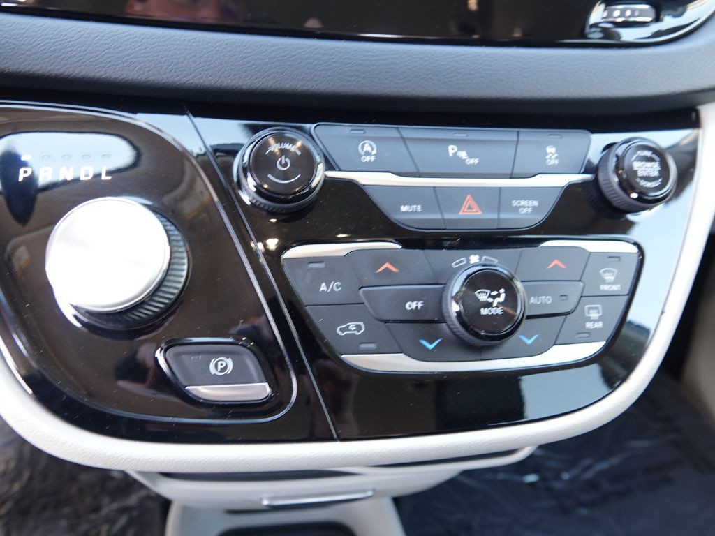 2019 Chrysler Pacifica Image 26
