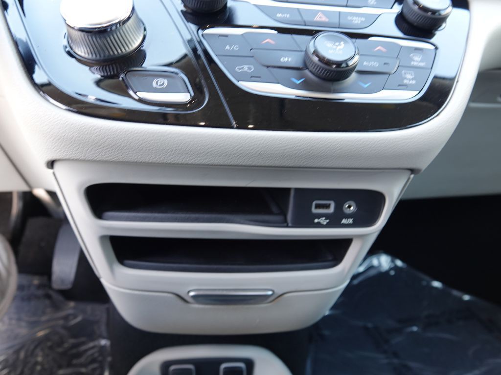 2019 Chrysler Pacifica Image 28