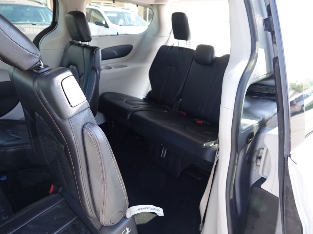 2019 Chrysler Pacifica Image 33