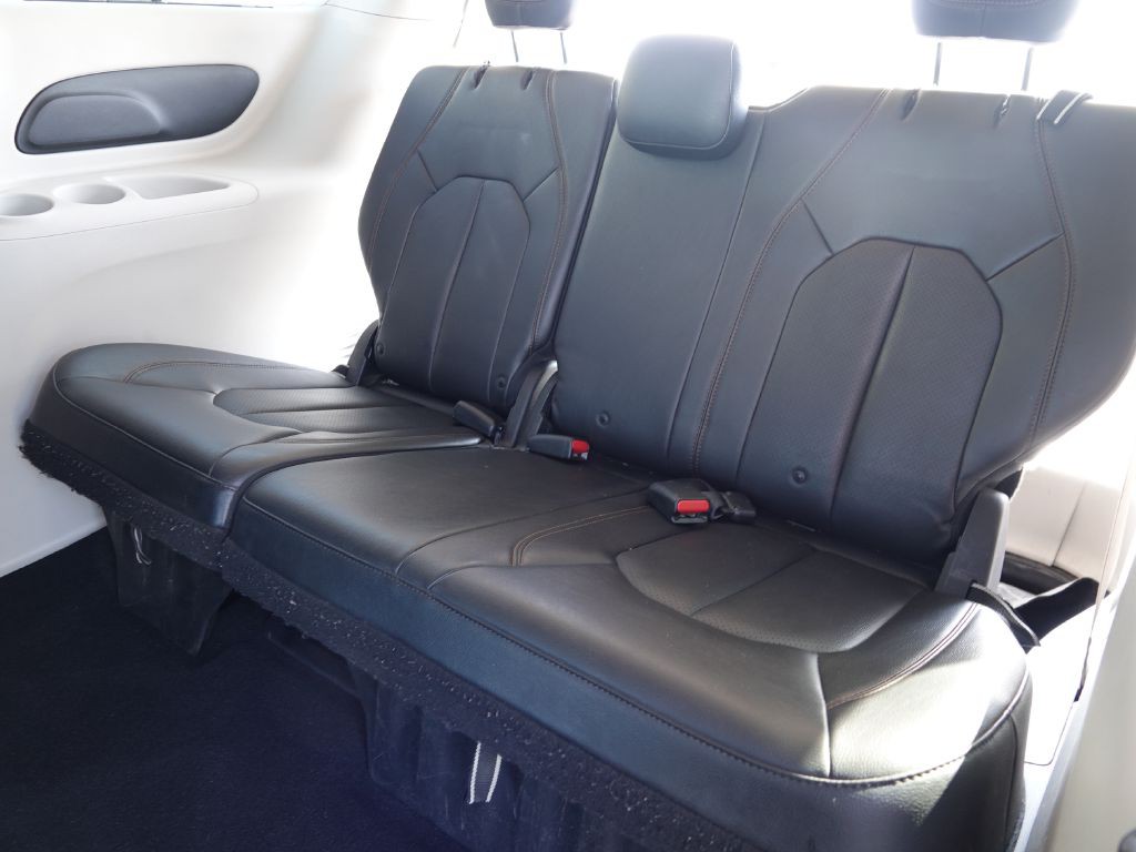 2019 Chrysler Pacifica Image 34