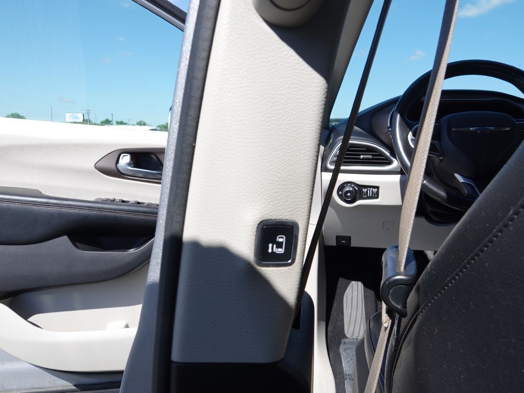 2019 Chrysler Pacifica Image 36