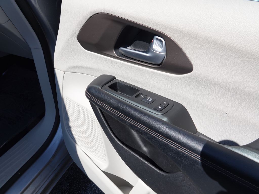 2019 Chrysler Pacifica Image 38