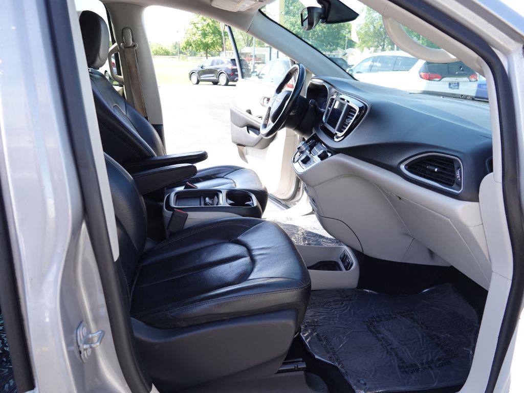 2019 Chrysler Pacifica Image 39