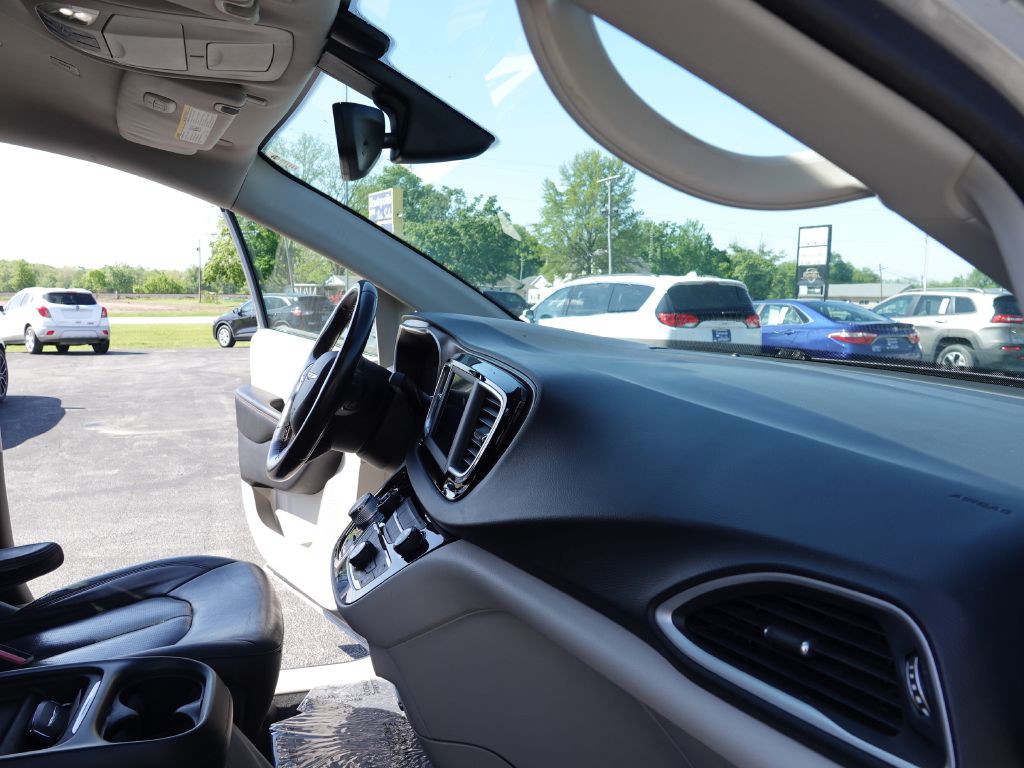 2019 Chrysler Pacifica Image 41