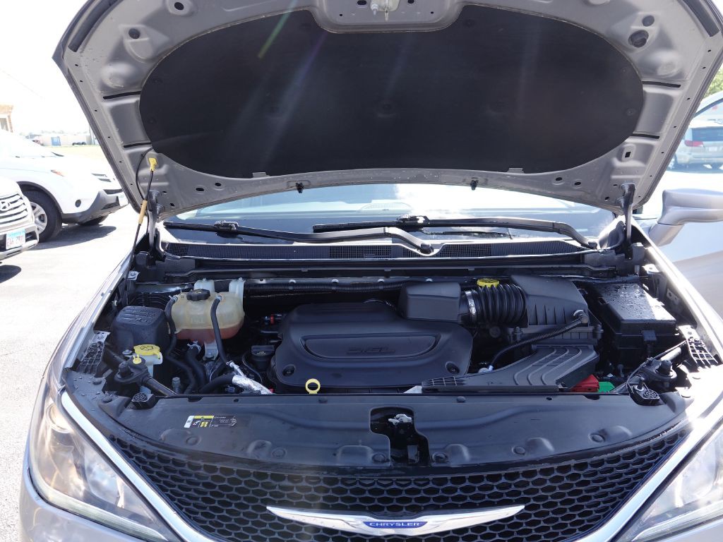 2019 Chrysler Pacifica Image 44