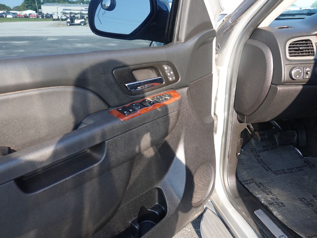 2013 Chevrolet Suburban Image 10